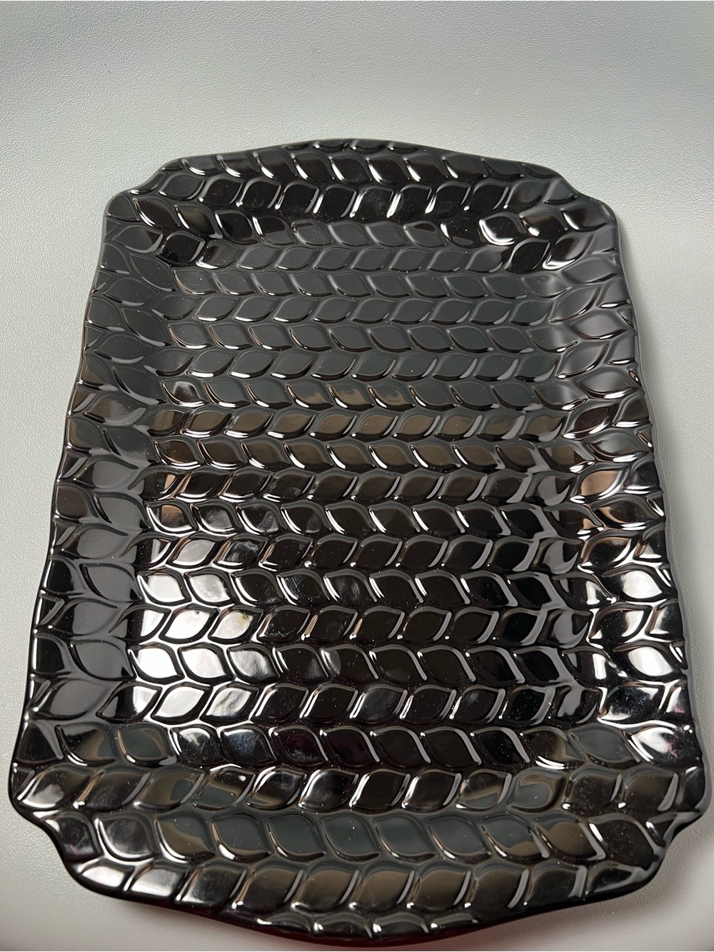 Temp-tations Carved Willow Scalloped Platter